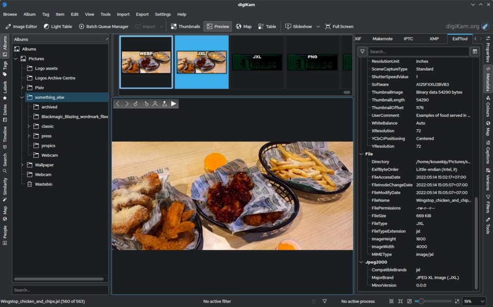 Giao diện catalog ảnh với thumbnail, thư mục và metadata