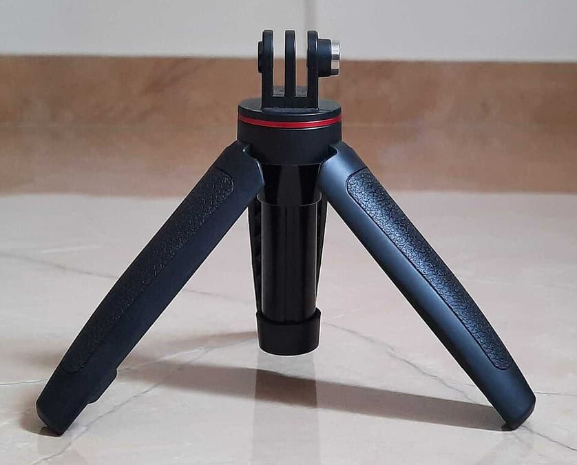 Minh họa tripod, filter, flash, thẻ nhớ và pin trong phần thực hành