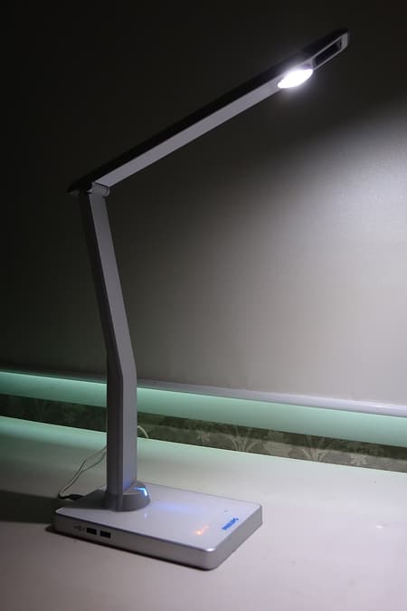 Minh họa ánh sáng cửa sổ, reflector, flash và đèn liên tục trong phần lỗi thường gặp